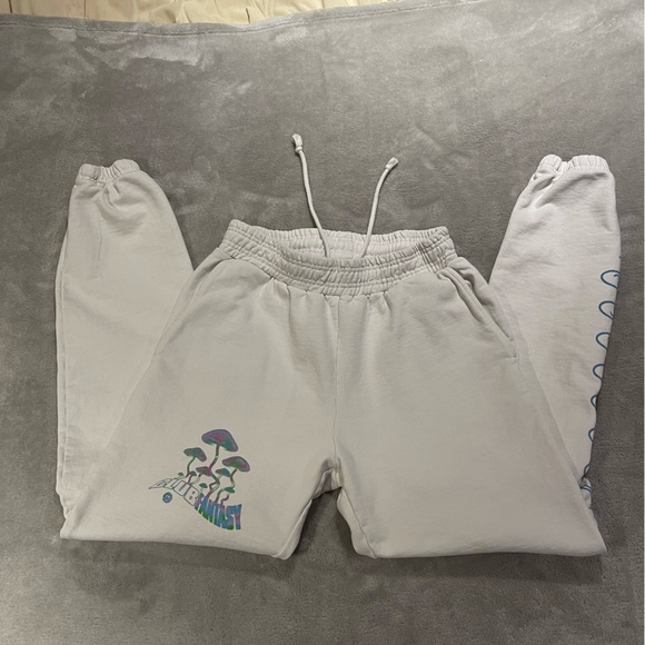 UO White Club Fantasy Wavy Sweatpants - Picture 3 of 4